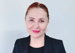 奥兹努尔·卡基尔（Öznur Çakır）